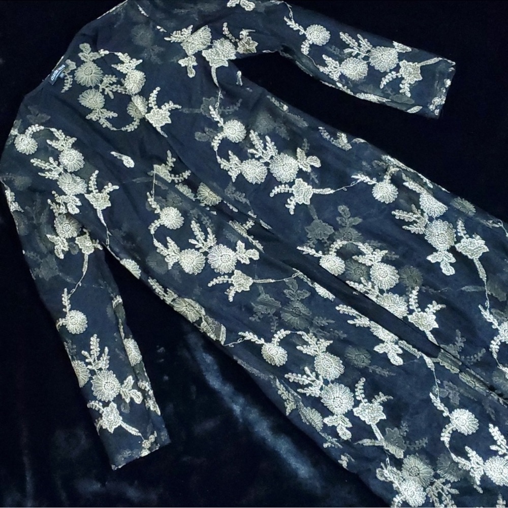 Fashion Nova / Embroidered Mesh Kimono~Duster - Picture 3 of 15